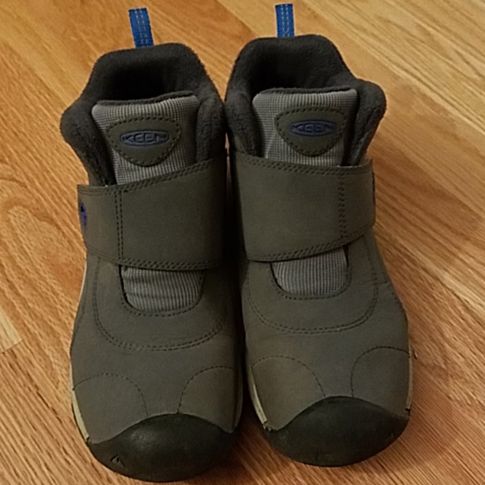 COPY - Keen Kids Waterproof Boots, size 4US, big kid